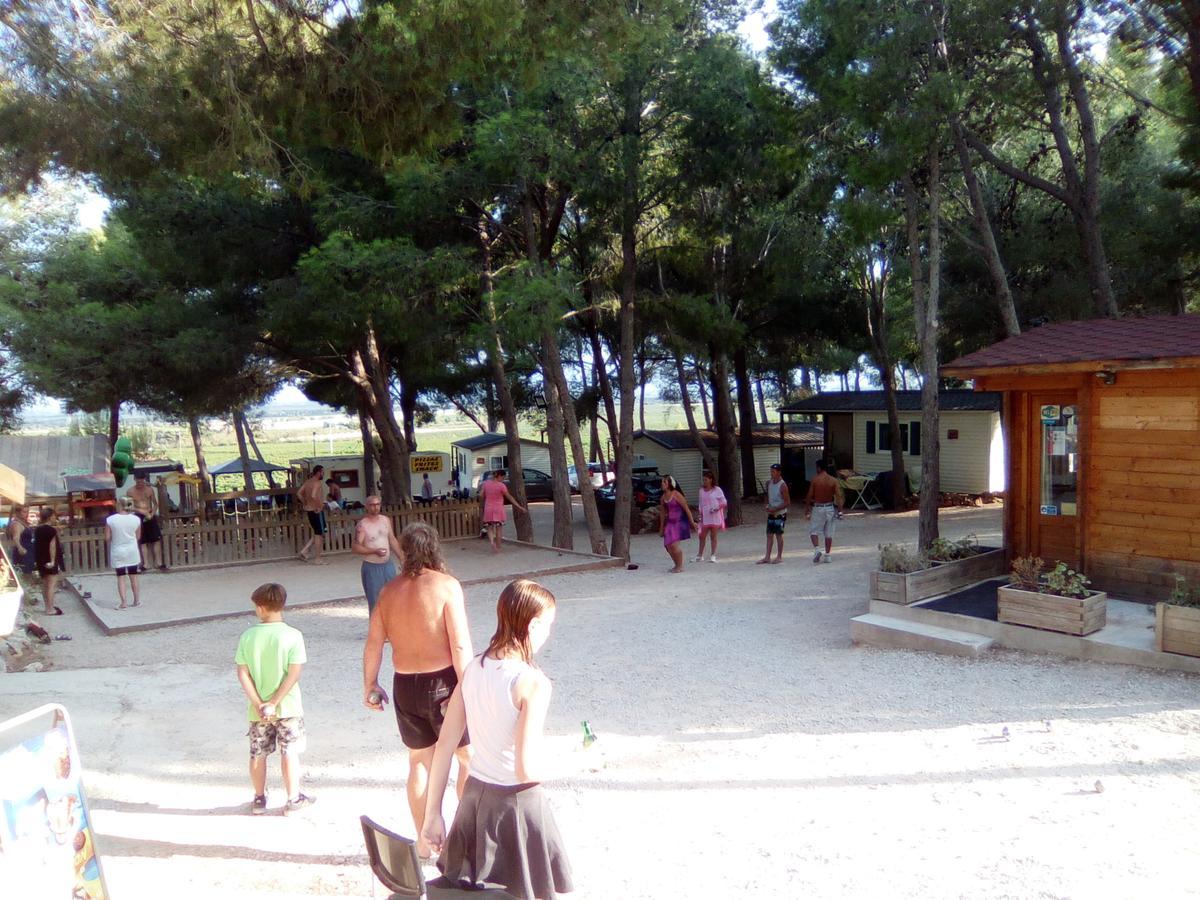 Camping Le Bois De Pins Salses-le-Château Eksteriør billede