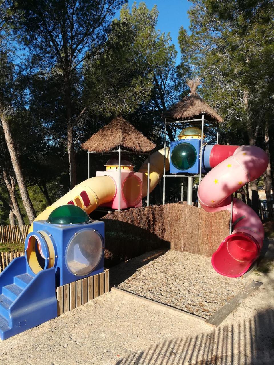 Camping Le Bois De Pins Salses-le-Château Eksteriør billede